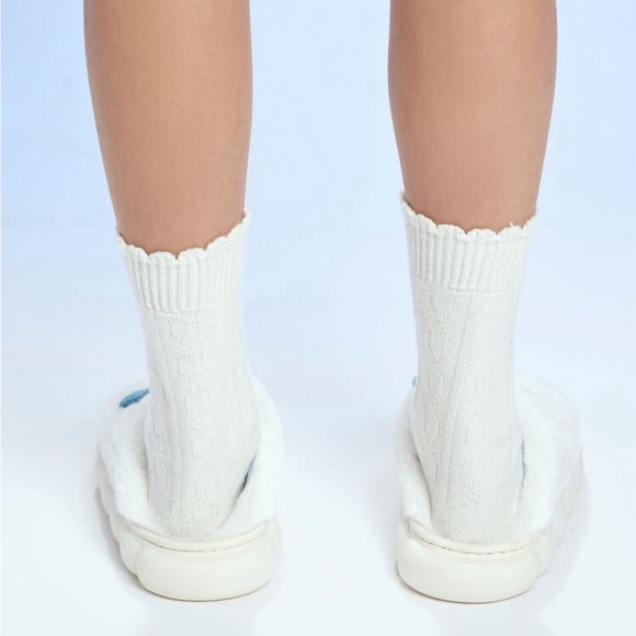 Forever 21 x Hello Kitty and Friends Cloud House Slippers - Picture 3 of 5